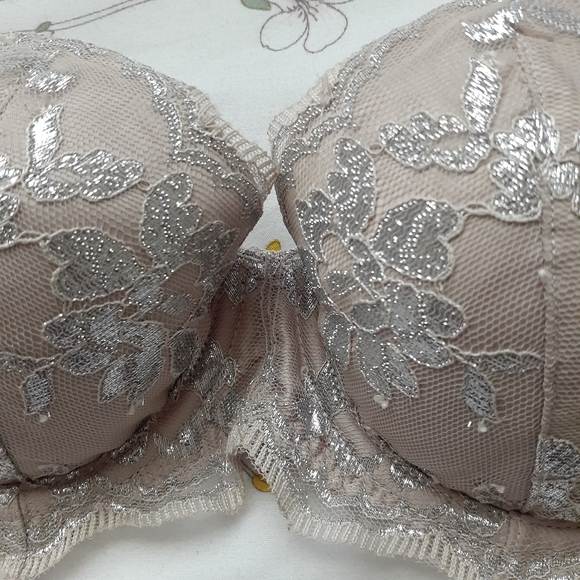 ❤ Silver foil Victoria's Secret VS lace bra - Picture 4 of 6